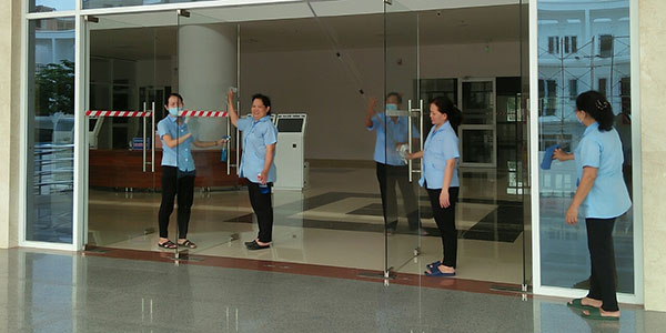 Công ty vệ sinh uy tín sở hữu đội vệ sinh nhà sạch chuyên nghiệp, đông đảo