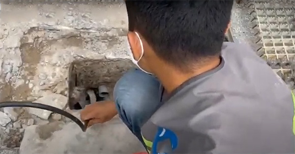 Cống bị tắc tại Hà Nam