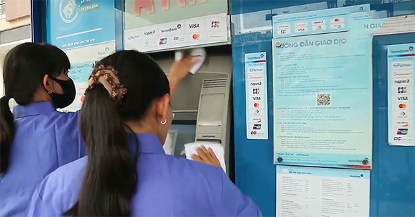 Nhân viên tạp vụ ngân hàng chuyên nghiệp giàu kinh nghiệm